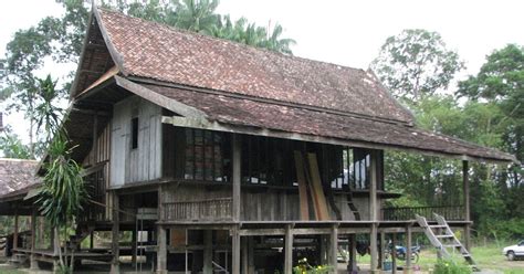 Order Out of Chaos: An Exploration of Vernacular Malaysian Architecture and its Adaptive Resilience!